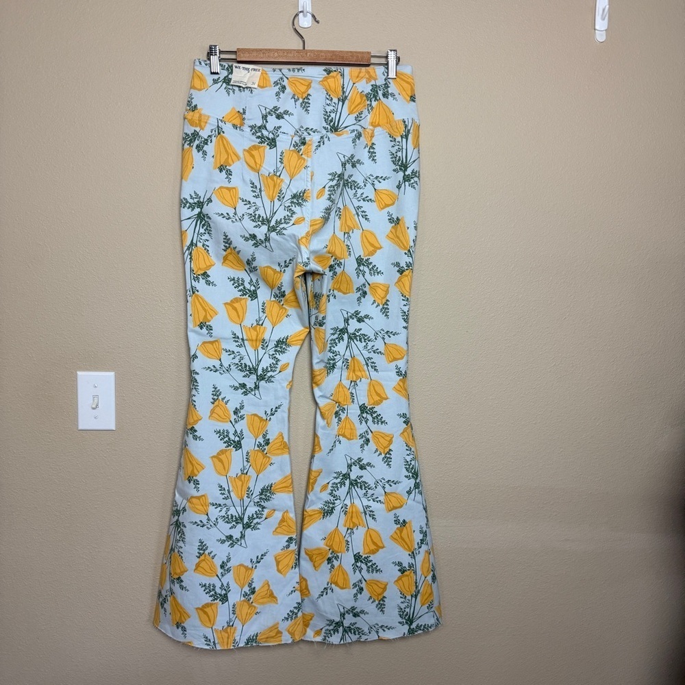 Free People Venice Beach Printed Flare Jeans in Sky Combo Cali Poppies. Size 31 - Picture 8 of 13